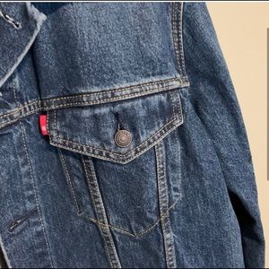 Levi’s dark wash classic jean jacket size XXL